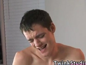 忧郁系亚裔男同志色情片 凯莱布·科尼姆初来乍到跃跃欲试 chinese porn gay sex