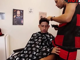 我给理发师献了屁眼 asian gay fetish porn