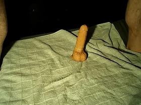 旧假阳具，新鲜精液 merry china massage porn