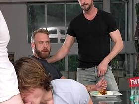 欢乐团聚引发嫩男继子互换 chinese thugbait gay porn