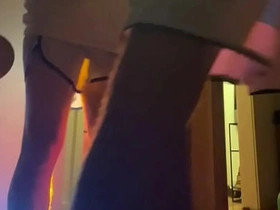 教练对嫩徒弟的严厉惩罚 - 免费版 korean fuck off off gay porn