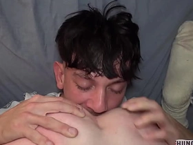 爱尔兰橄榄球猛男狂操饥渴英国小混混 gay chinese porn cumming