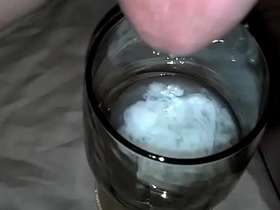 亚洲小鲜肉多次射精在杯子里 asian gay uncles coitus videos