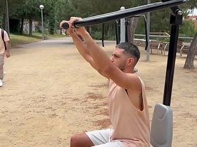 公园逮到的小骚零被我无套狂操，内射灌满精液 asian gay porn eng sub