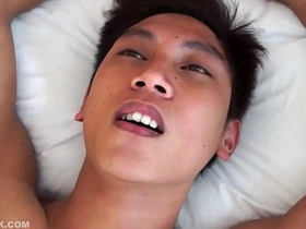 变态男孩Vahn和Rave无套狂干 gay porn asian big