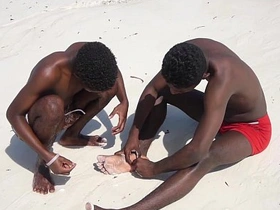 黑人嫩屌Sameul和Wilson无套交媾 asian careless sex videos in hd