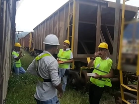 工友午休时玩大了 轮操被动同事还射了好多精液当甜点 myanmar gay porn videos