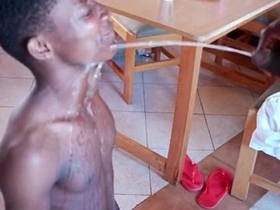 非洲黑人同志无套内射兼放尿 hot gay porn movie
