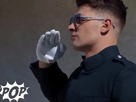 嫩菊爆浆 - Jack Waters被后入到射，然后跪着接Malik Delgaty的精液 indian hot gay porn