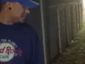 停车撒尿时遇到个小伙子求口交，之后带我去他家趁老婆睡着猛干 porn gay indonesia terbaru