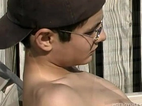 拉丁骚年米基·迪亚兹撸大屌 gay porn chinese sleep