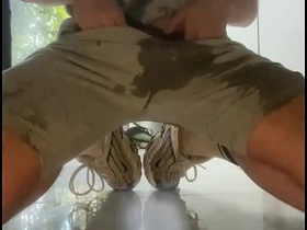 素人男孩厨房尿失禁地板湿透 tiktok chinese gay porn