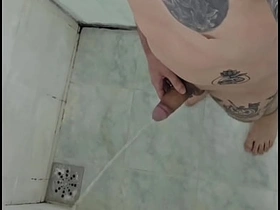 我在浴室尿尿 frowning hot gay porn