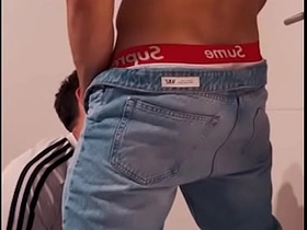 单身派对上的直男男友偷偷在派对角落操我 asian merry bodybuilder porn