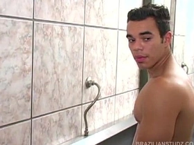 拉丁三人公厕性交 gay porn japan daddy