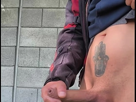 知道远处有人看我自慰，我鸡巴硬得不行 asian delighted site2 sex videos