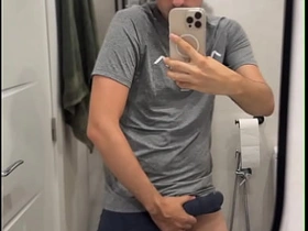 双性恋小伙炫耀大鸡巴并射出一大坨 gay chinese verse porn