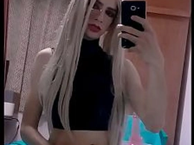 金发骚货用假阳具猛插自己的紧逼 chinese water-closet spy gay porn