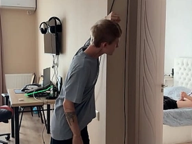 第一部 撞见直男朋友对着基片打飞机 chinese gay grub off porn