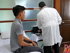 可爱嫩屄Jude被老同志Mike猛干 asian china gay boy sex videos