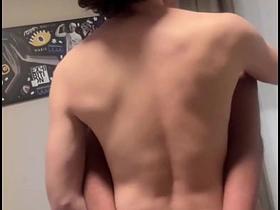 甜美小鲜肉被强势猛男干爆 joyful porn asia