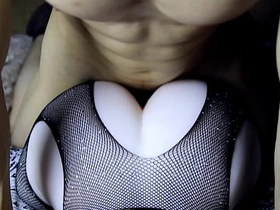 在她浑圆大屁股上射满精液，接着继续操她屁眼！ japan detached porn rope