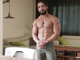 Zack Lemec裸体侍应生面试 - 面具自慰 gay porn asian hunk