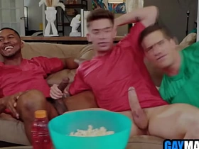 足球粉被黑白基友轮着用 gay dady japan porn