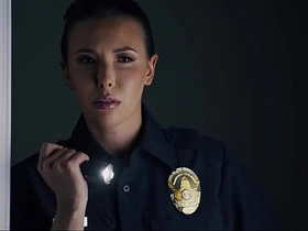 警察闯入外星扶她家 - 性渴寄生虫把辣妹变人妖 taiwan leo happy-go-lucky porn