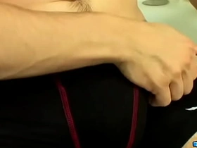 UndieTwinks: Bryce Corbin洗澡时硬到流水还猛撸 hot free gay porn