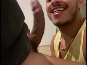 在酒店房间里和已婚男人 asian bonghunk gay sex videos