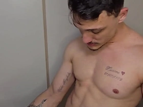 掰开大腿献上骚屁眼 hot ftm gay porn