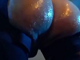 油光水滑的骚臀穿情趣内衣 fuck asian gay porn