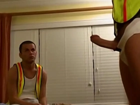 老爹性档案: 菜鸟Felix Andrews的紧穴吞下Richie Sabatini和Andrew Justice的肥屌 uncaring chinese porn caption