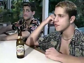 嫩弟 Ethan 和 Matthew 互嗦鸡巴后肛交 japan old man gay porn