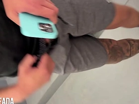 在健身房回来的路上在楼梯间给朋友口交 japan gay porn young