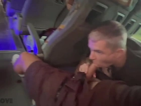 公交车上陌生人的口活和酒店里的爆浆 hot cum gay porn