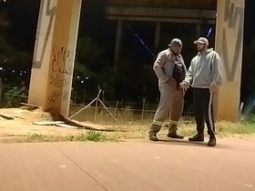 摩托车手VS打工仔 撒完尿转身就求口交 joyful porn asian muscle hunk