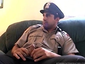 维尼给直男警察扎克口交 chinese bottom bwc gay porn