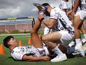 第一次无套群P和足球队友训练后乱搞 gay chinese chub porn