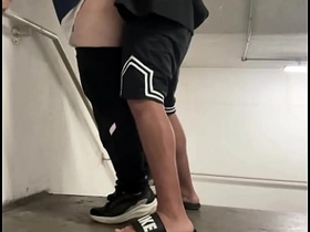 楼道贱货求楼梯间挨操，老子如她所愿狠狠干了 daddy asian jubilant porn