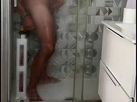 被抓到在淋浴时打飞机 射精猛烈 真实高潮 —— 被偷窥 gay japanese students porn