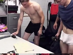 变态警官Donovan Cox和Jeremiah Cruze勾引两名性感小偷玩禁忌四P - 年轻罪犯 asian hairy daddy merry sexual relations videos