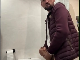 性感老爹打飞机射出一大坨精液 uncaring asian gabbling porn