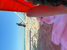 公共海滩与小鲜肉 porn gay rub down chinese