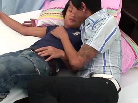 亚裔高尔夫与Poi撒尿无套 hot gay cop porn