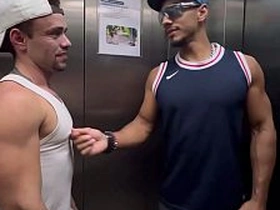 绝美伪娘用迷离眼神凝视镜头 chinese gay porn vedio