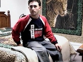 Vinnie给毛茸茸直男Paulie吹箫 hot muscled gay porn