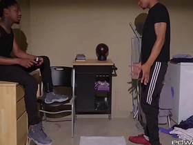 EdwardJames：Adore在洗衣房被肌肉猛男Dreezy Long操烂屁眼 asian gay friend sex videos