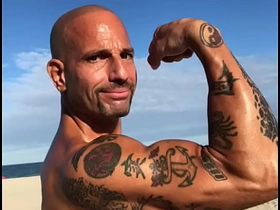 海滩上炫耀超大量精液 thailand handsome gay porn